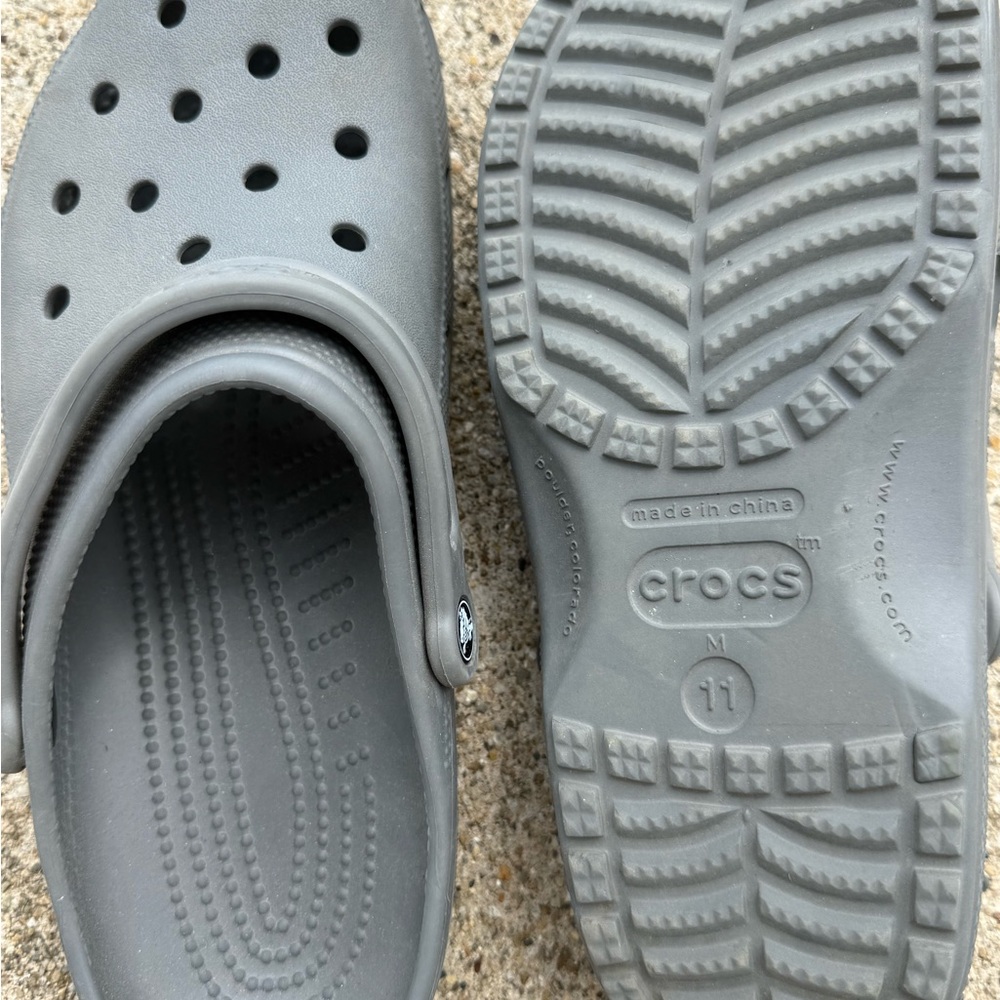 CROCS Men's Classic Clog in Gray